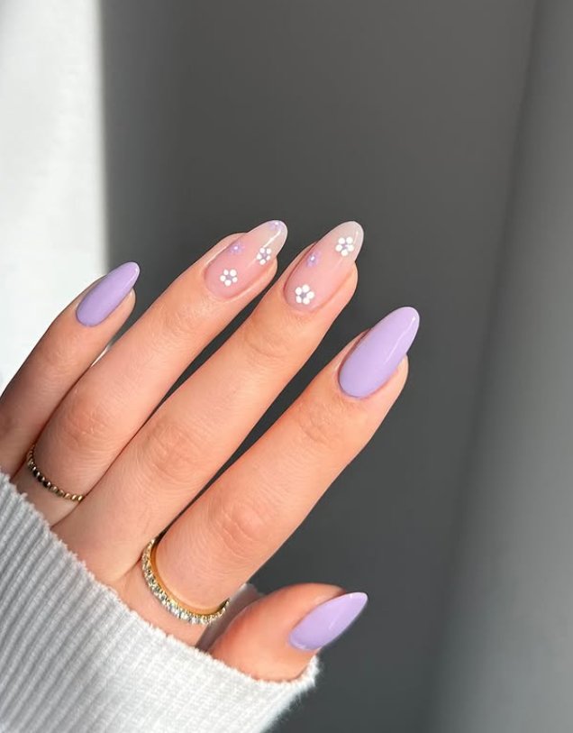 Chic Lavender and Daisy Nail Design