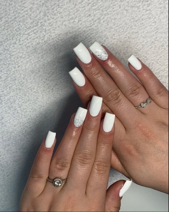 Chic White Coffin Nails with Glitter