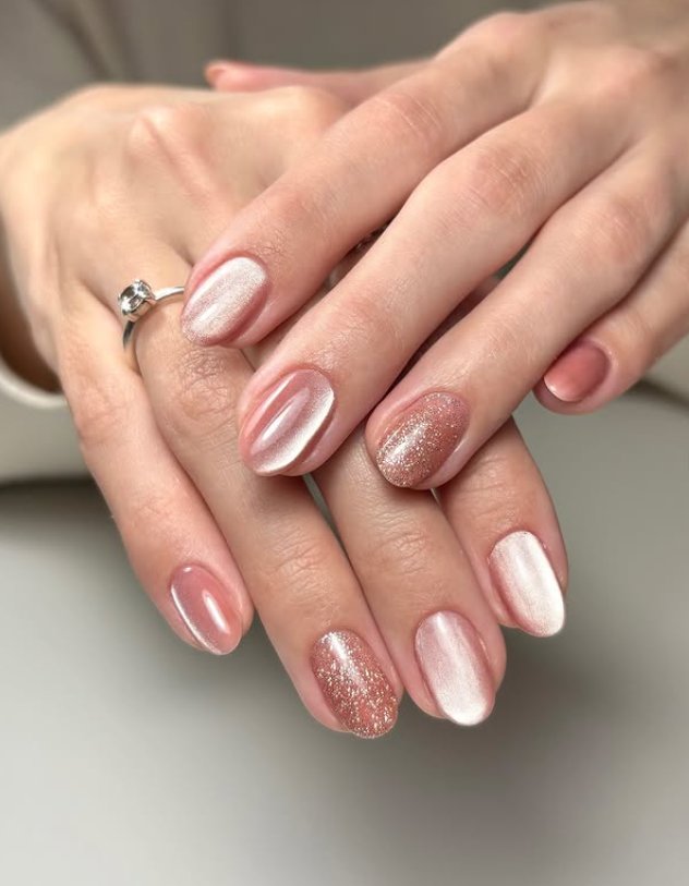 Elegant Pearl Pink Glitter Nail Design