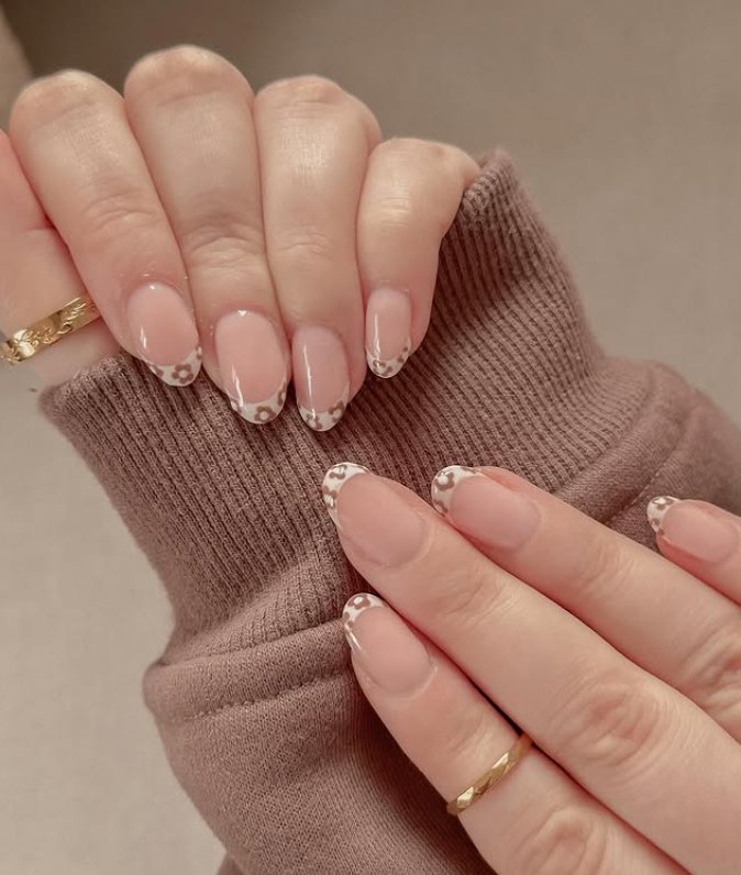 Trendy Neutral French Tip Nail Ideas