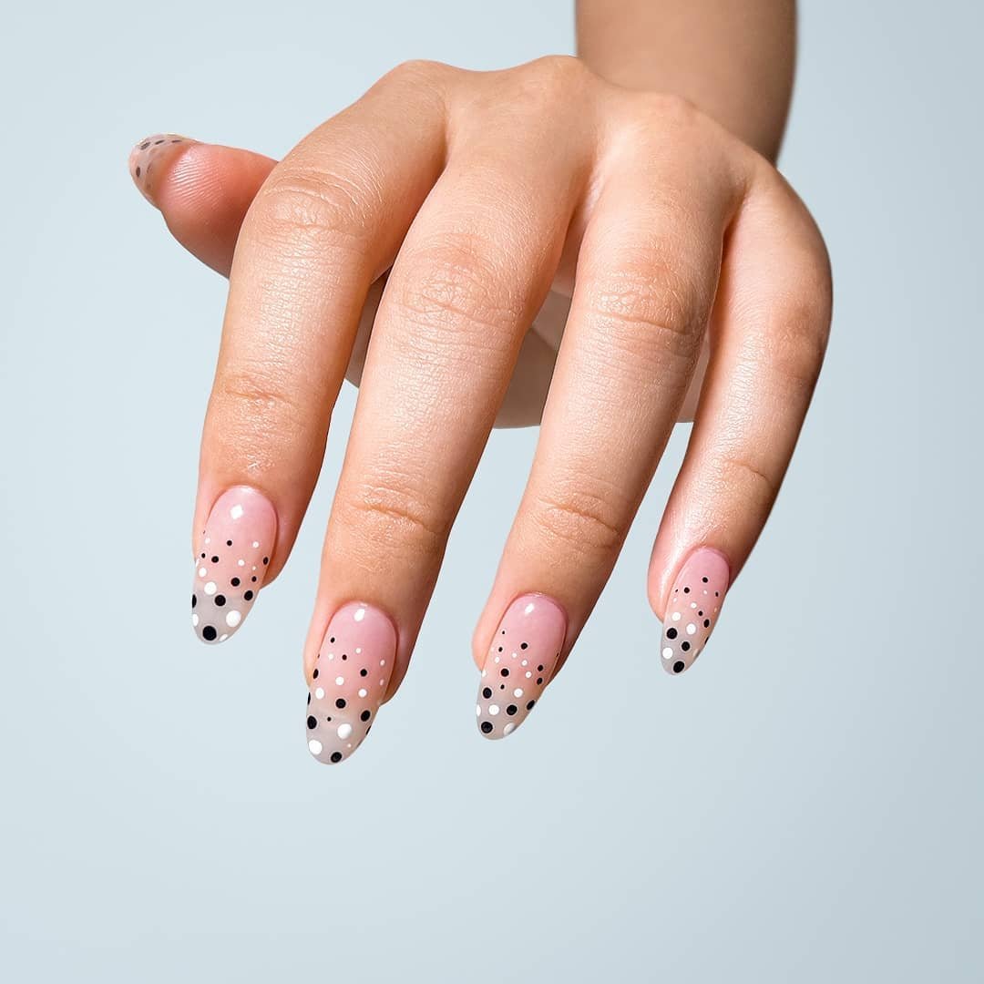 Black and White Dots Design