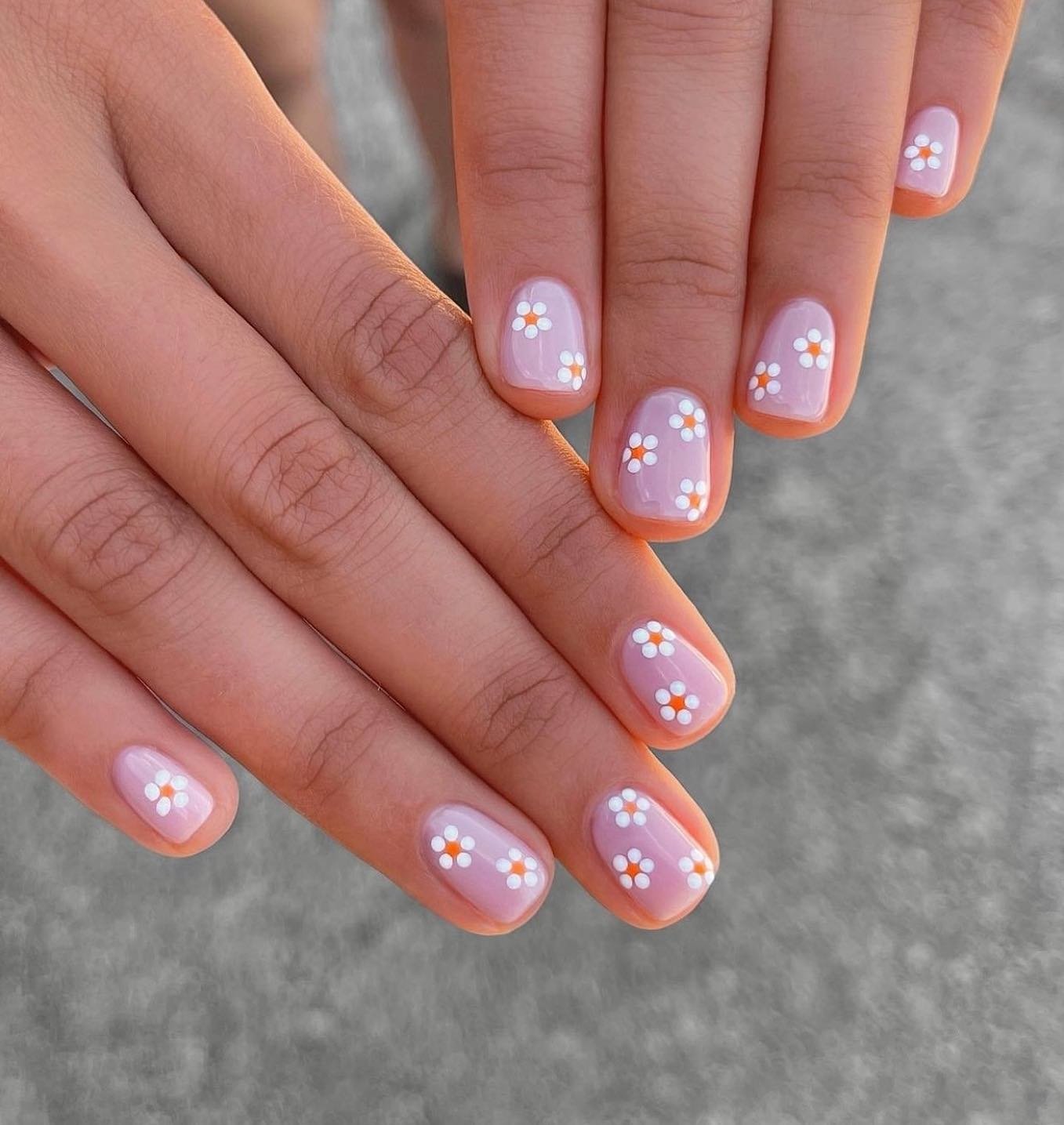 Daisy Design for Short Nails