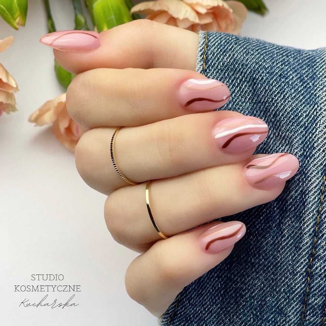 Minimalist Brown Swirl Nails