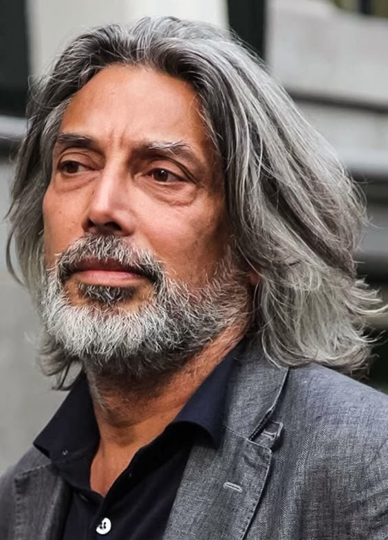 Shoulder-Length Wavy Styles
