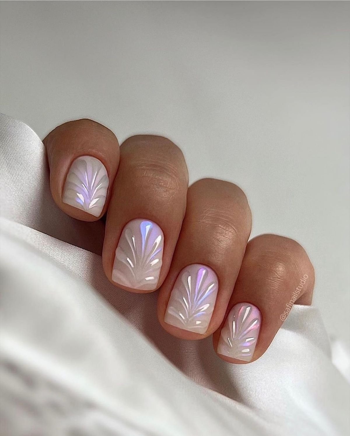 Textured Seashell Manicure