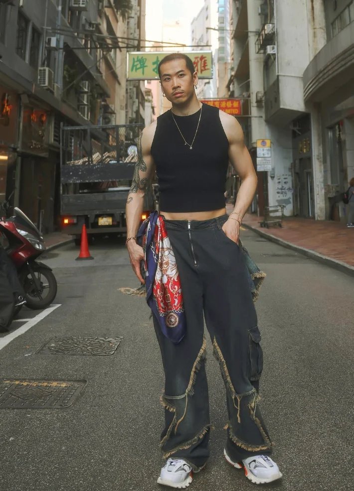 Urban Style: Crop Top & Jeans