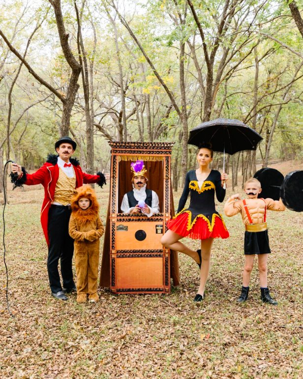 Classic Circus Performer Family Costumes