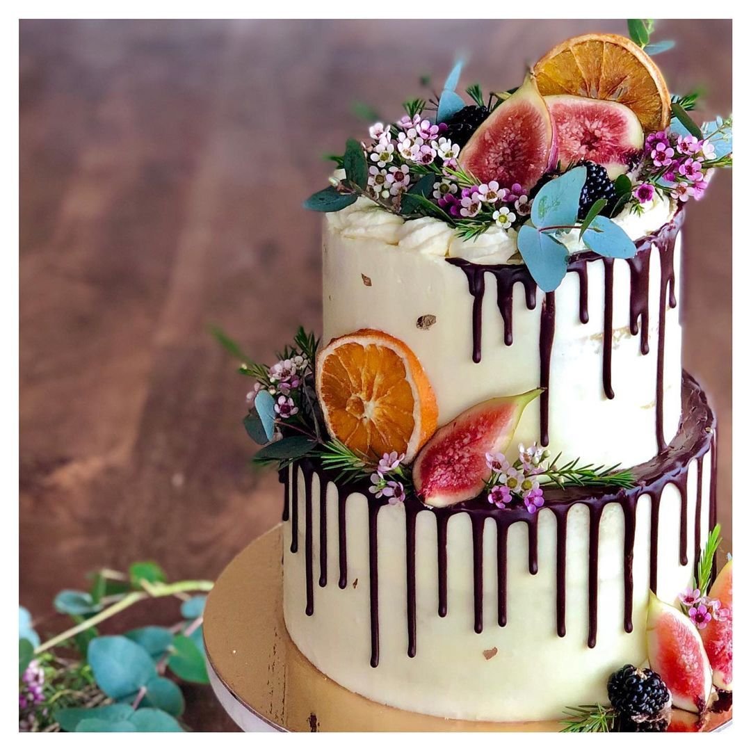Earthy Figs and Flowers