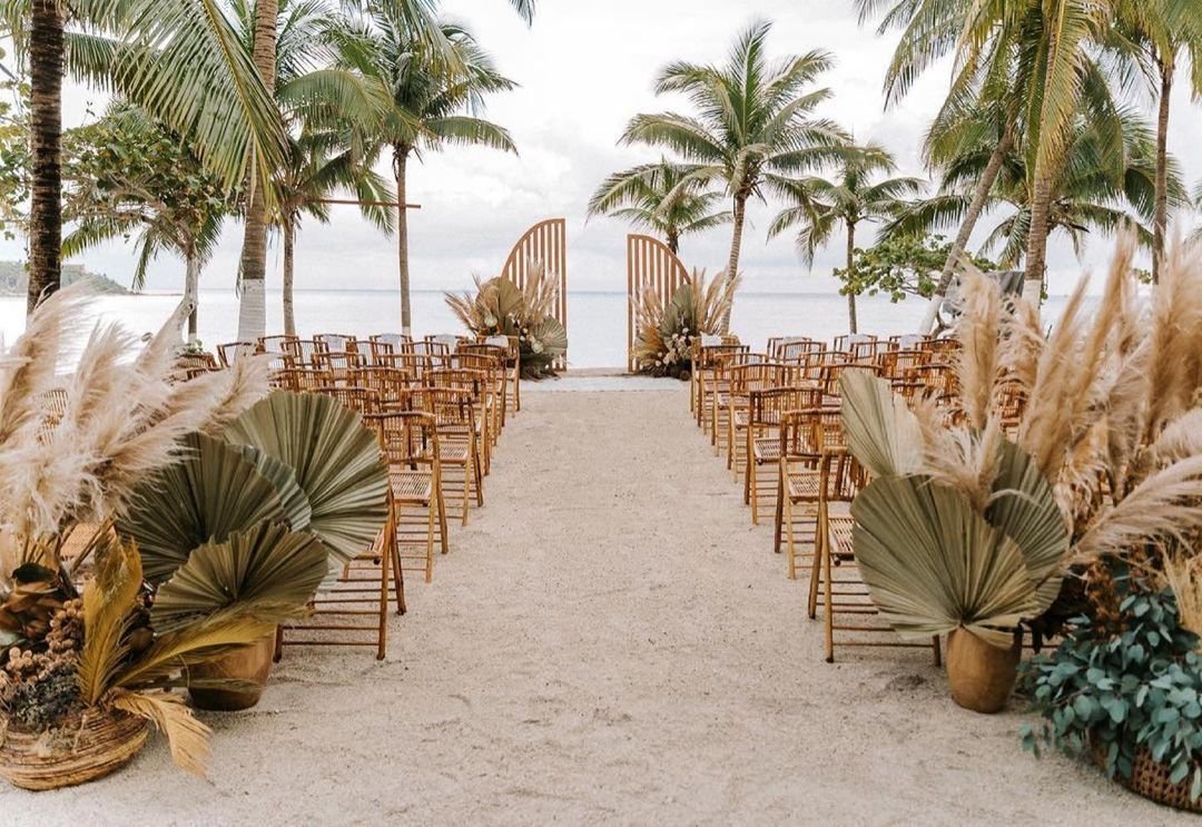 Luau-Themed Wedding Decor