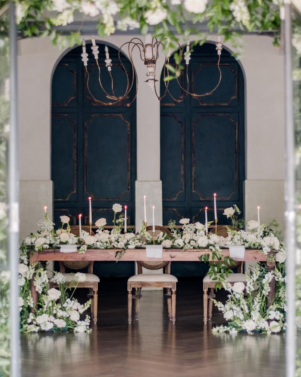 Neutral Tones Head Table