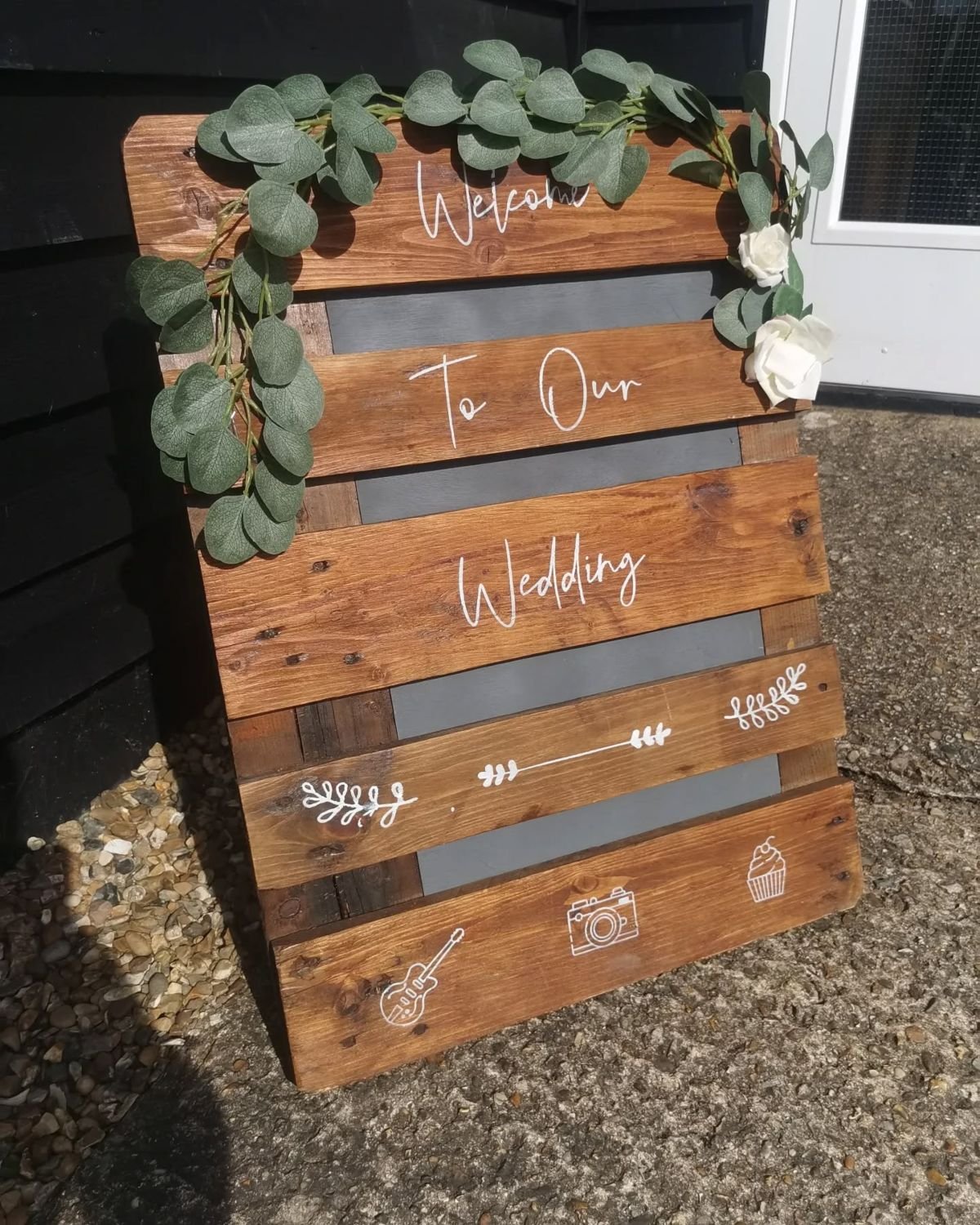 Rustic Welcome Sign Design