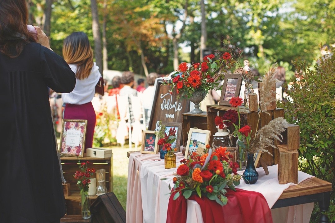 Rustic Welcome Table Decor