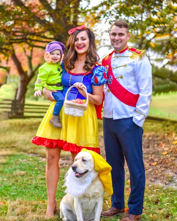 Snow White Family Costumes with Baby and Dog