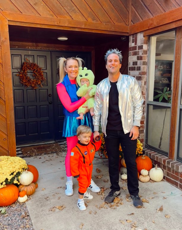 Space Family Costumes with Baby Alien and NASA Jumpsuits