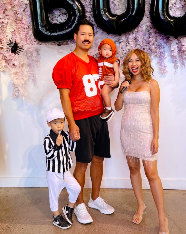 Travis Kelce and Taylor Swift Family Costume