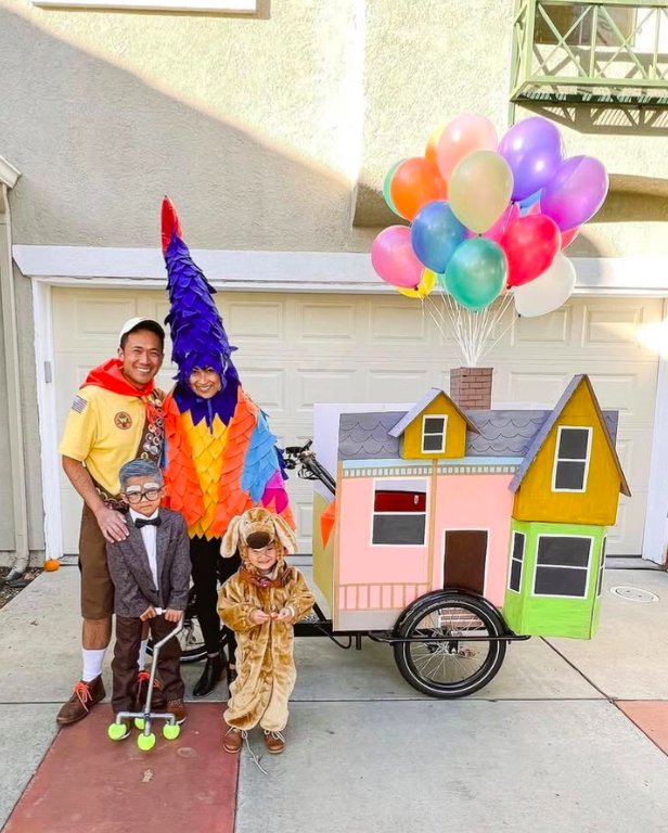 Up Movie Characters with Balloon House Prop