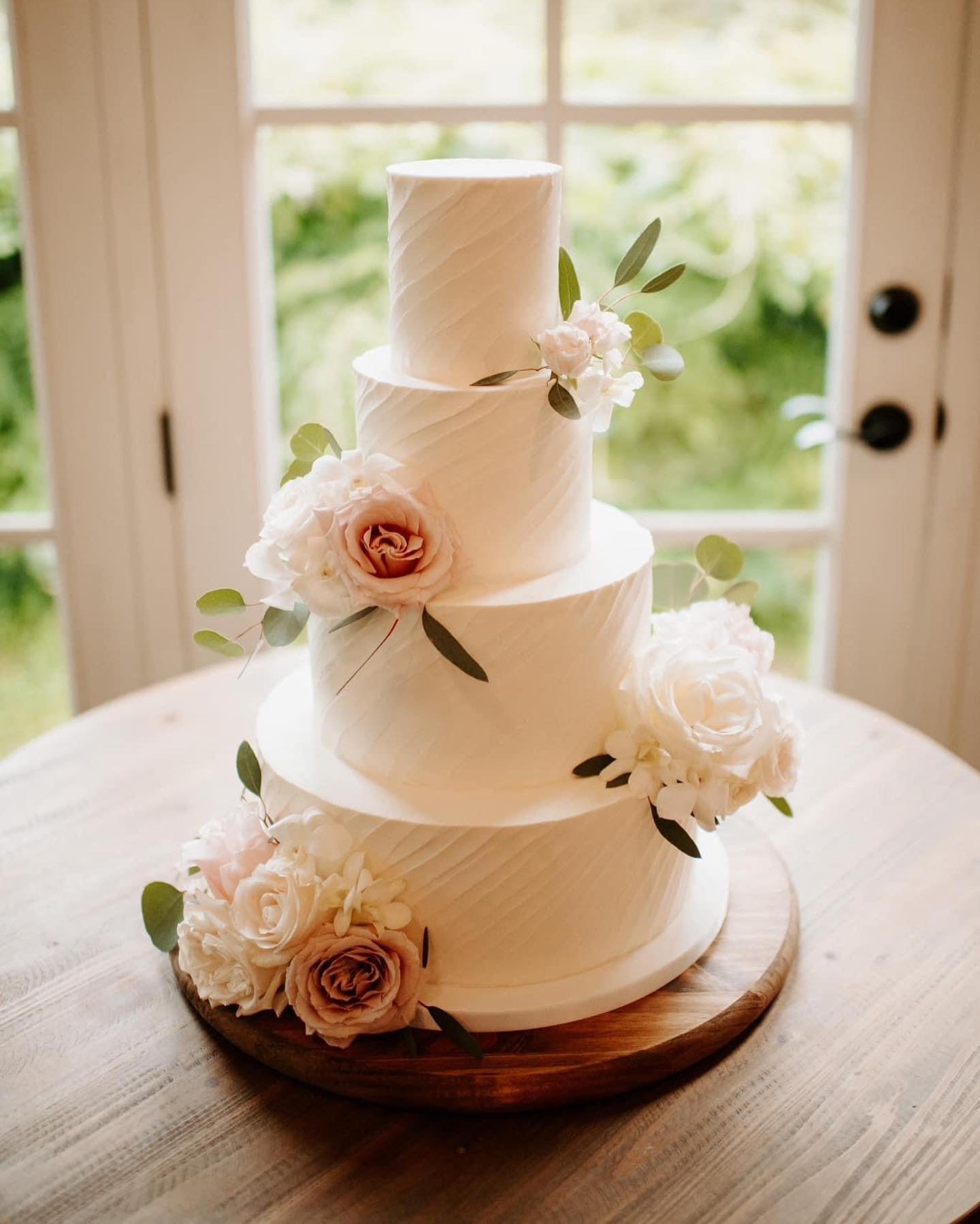 Vanilla Bean Cake with Roses
