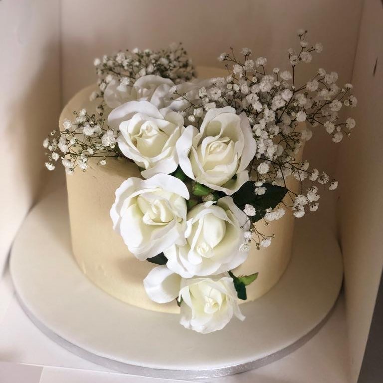 White Rose Cake Design