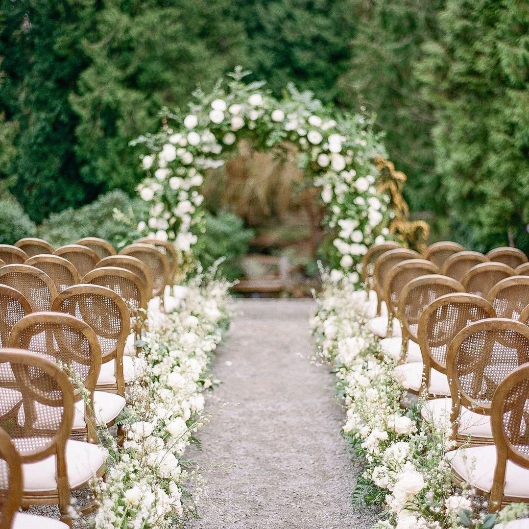 White Roses Wedding Decor