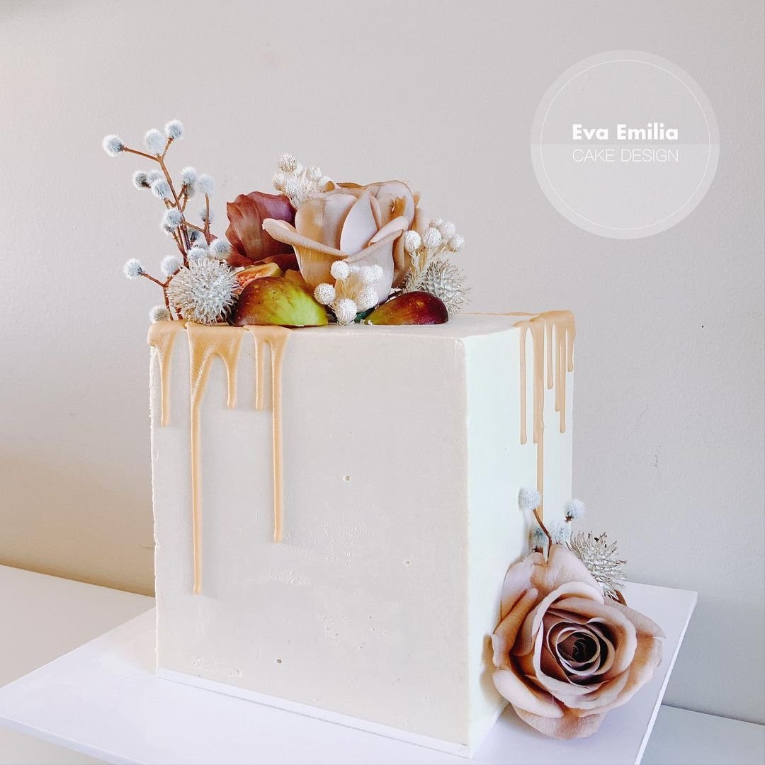 Winter Wedding Cake Design
