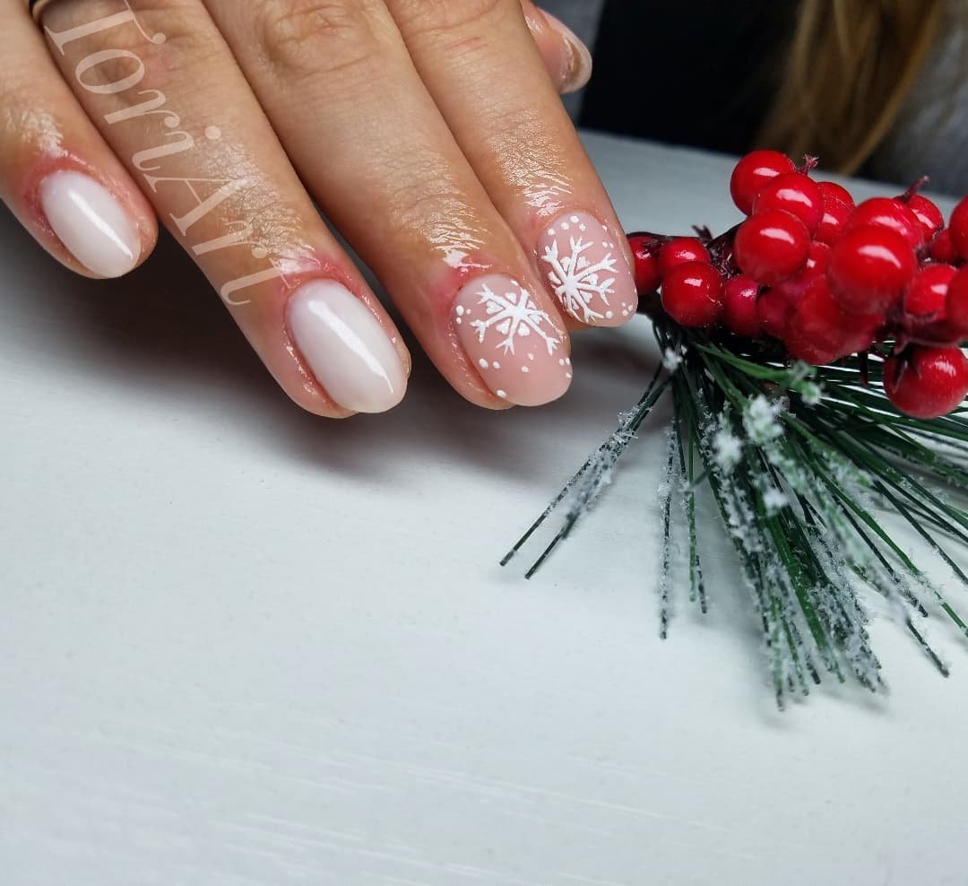 Neutral Snowflake Nails