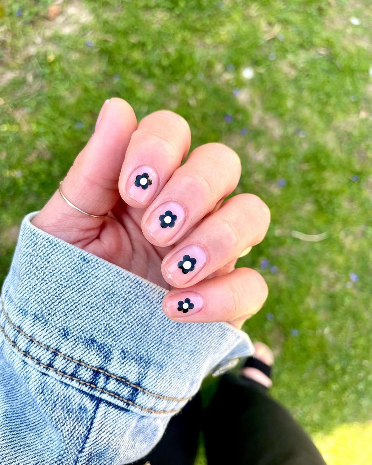 Simple Black Flowers