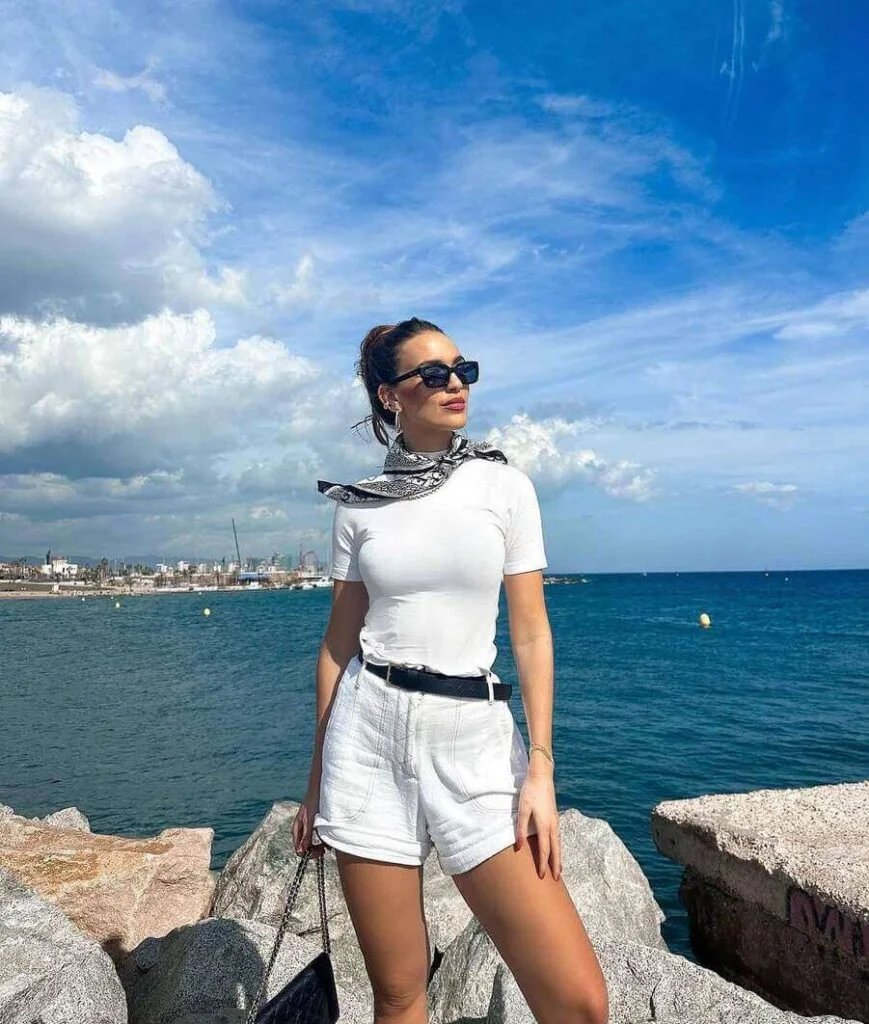 White Tee, Scarf