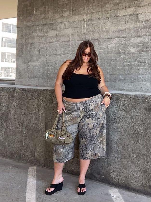 Oversized Cargo Shorts Look
