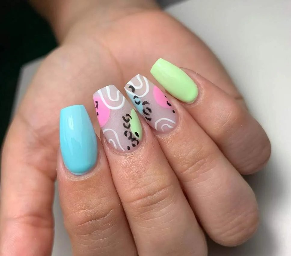 Pastel abstract nails