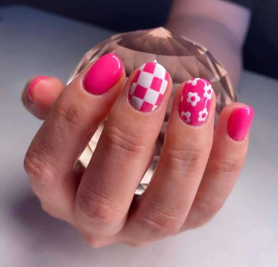 Pink Checkerboard Daisy Nails