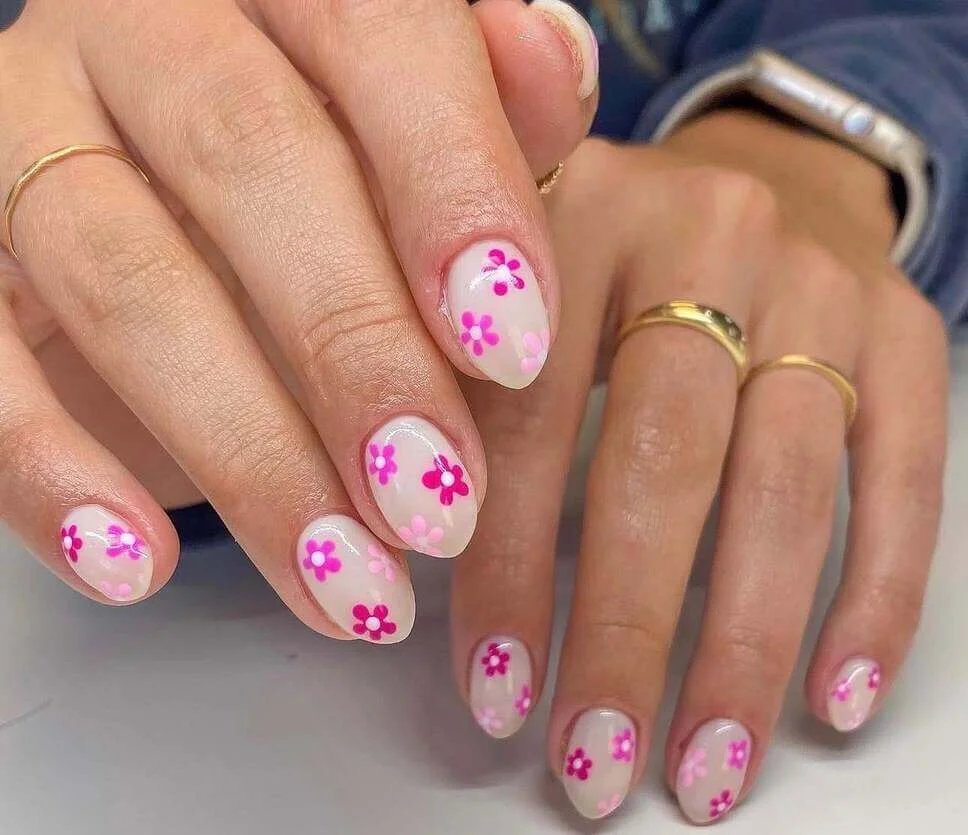 Pink daisy nails