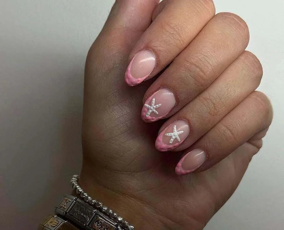 Pink starfish accent nails