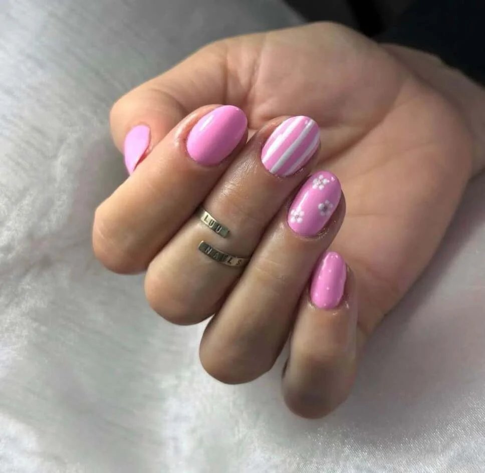 Pink stripe daisy nails