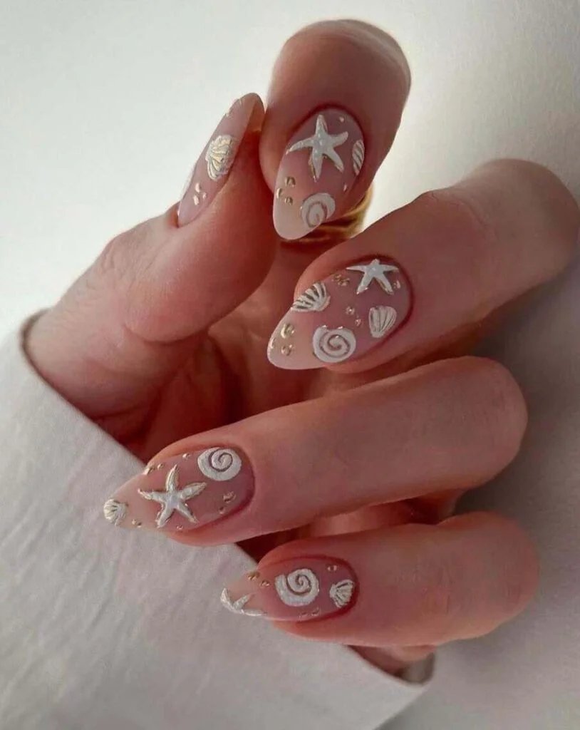 Seashell and starfish accents
