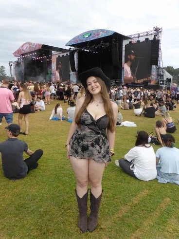 Smoky floral dress with cowboy hat