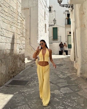 Sunlit Linen Look
