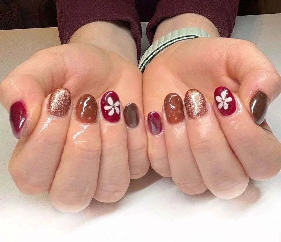 Burgundy floral short nails