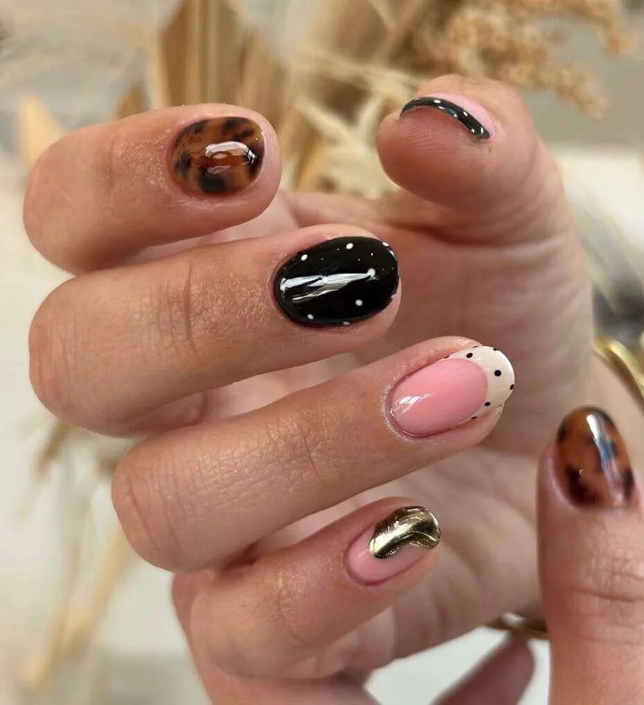 Tortoiseshell and black nails