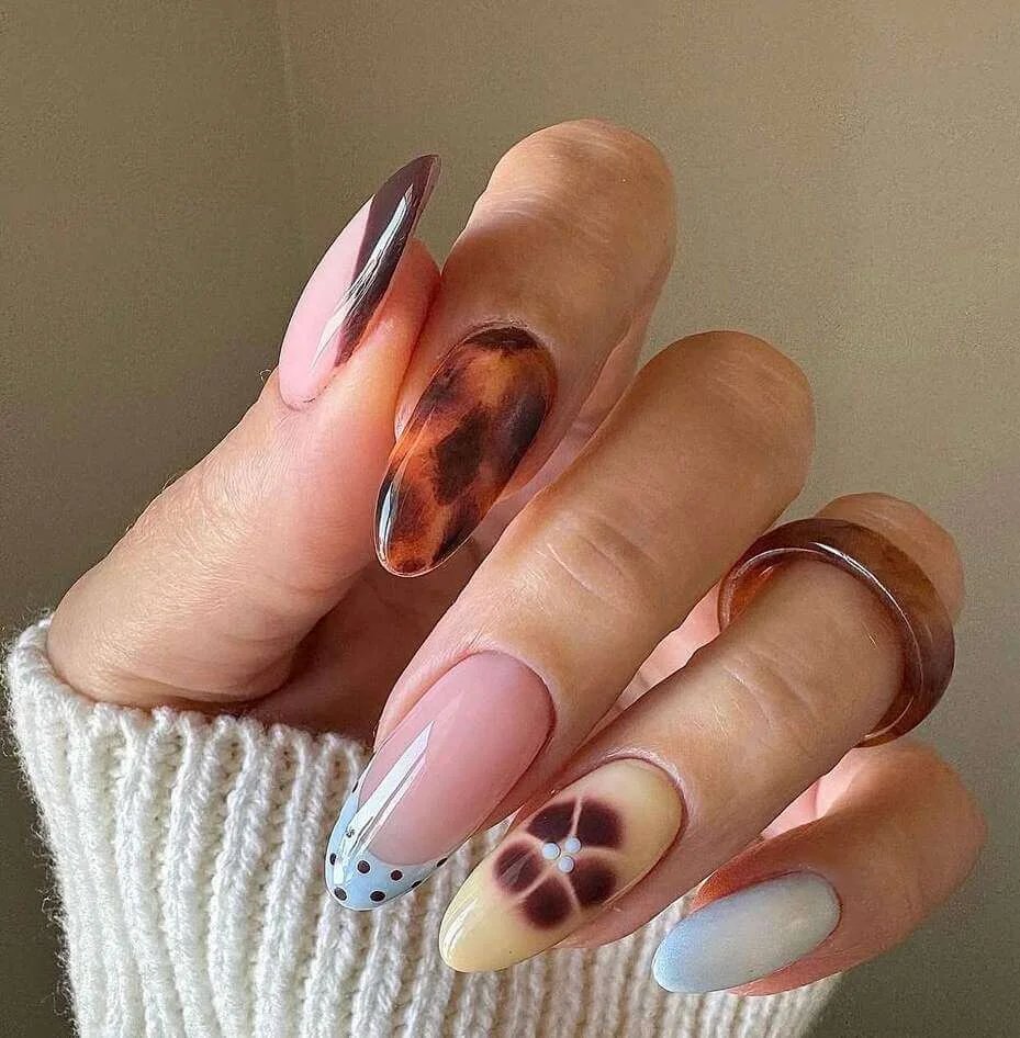 Tortoiseshell and floral fall nails
