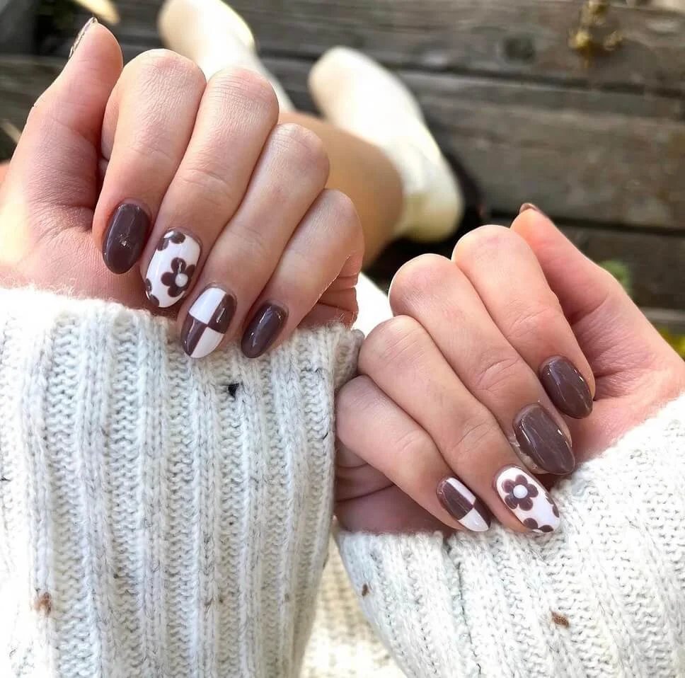 Brown floral retro nails