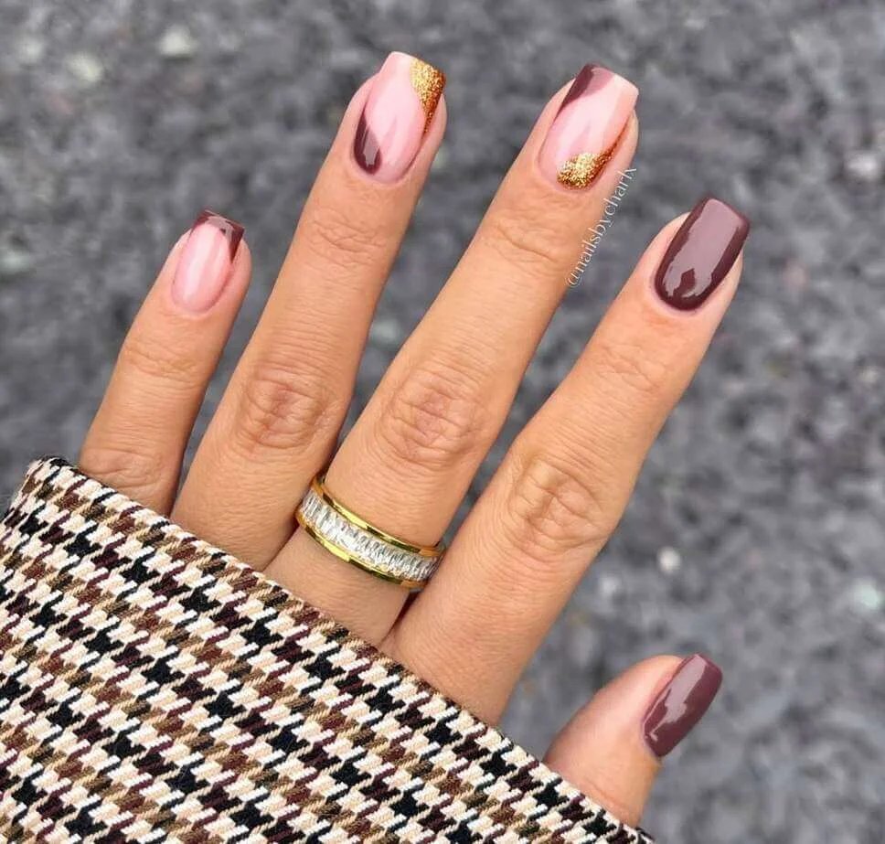 Brown nails with gold accents
