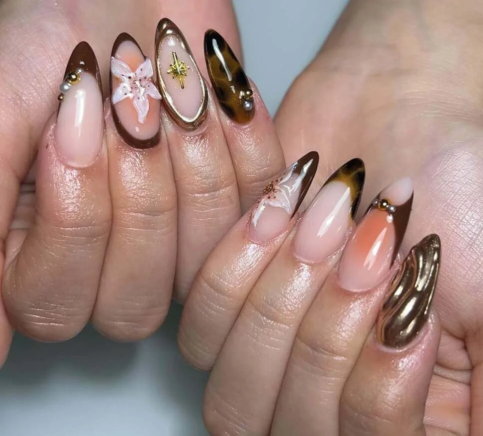Brown nails with gold florals
