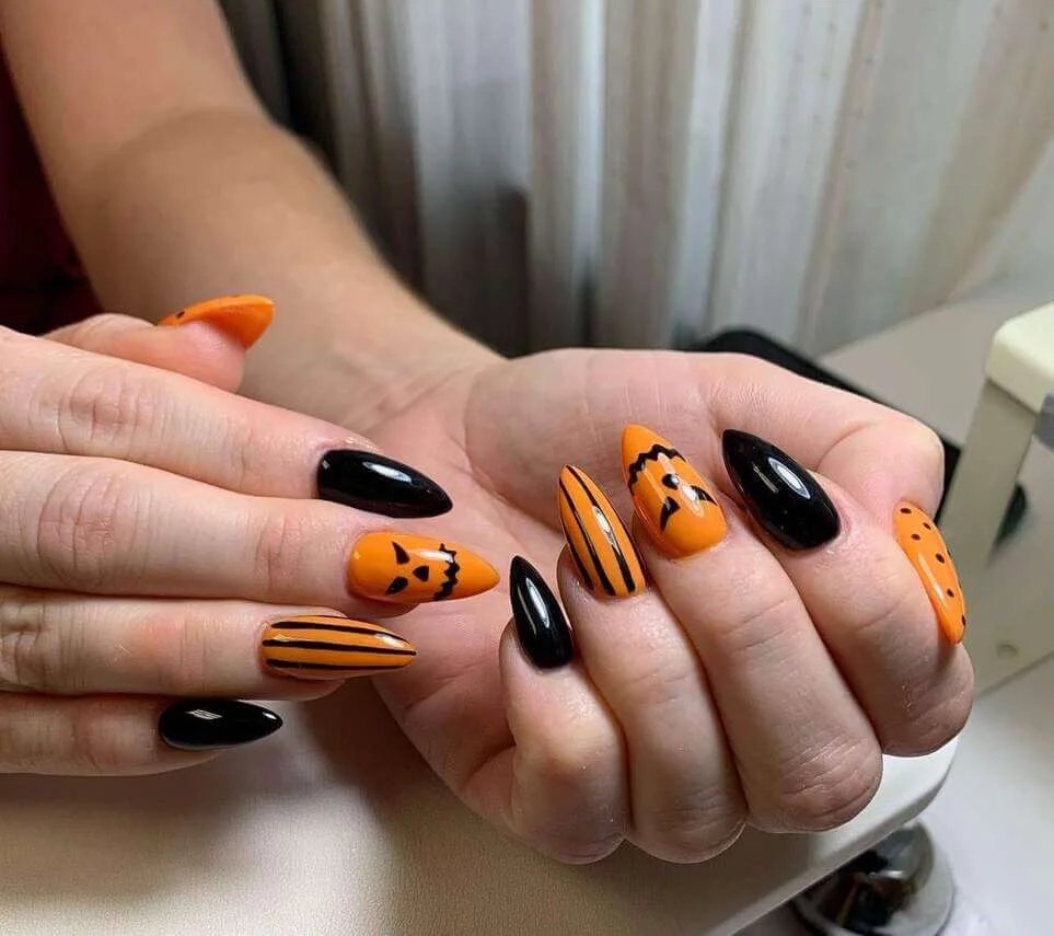 Pumpkin stripe nails
